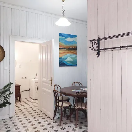 Atelier Center Apartman *