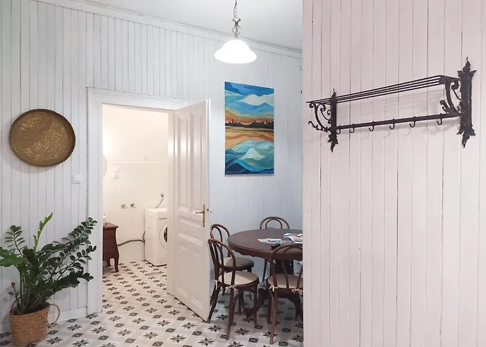 Atelier Center アパート *